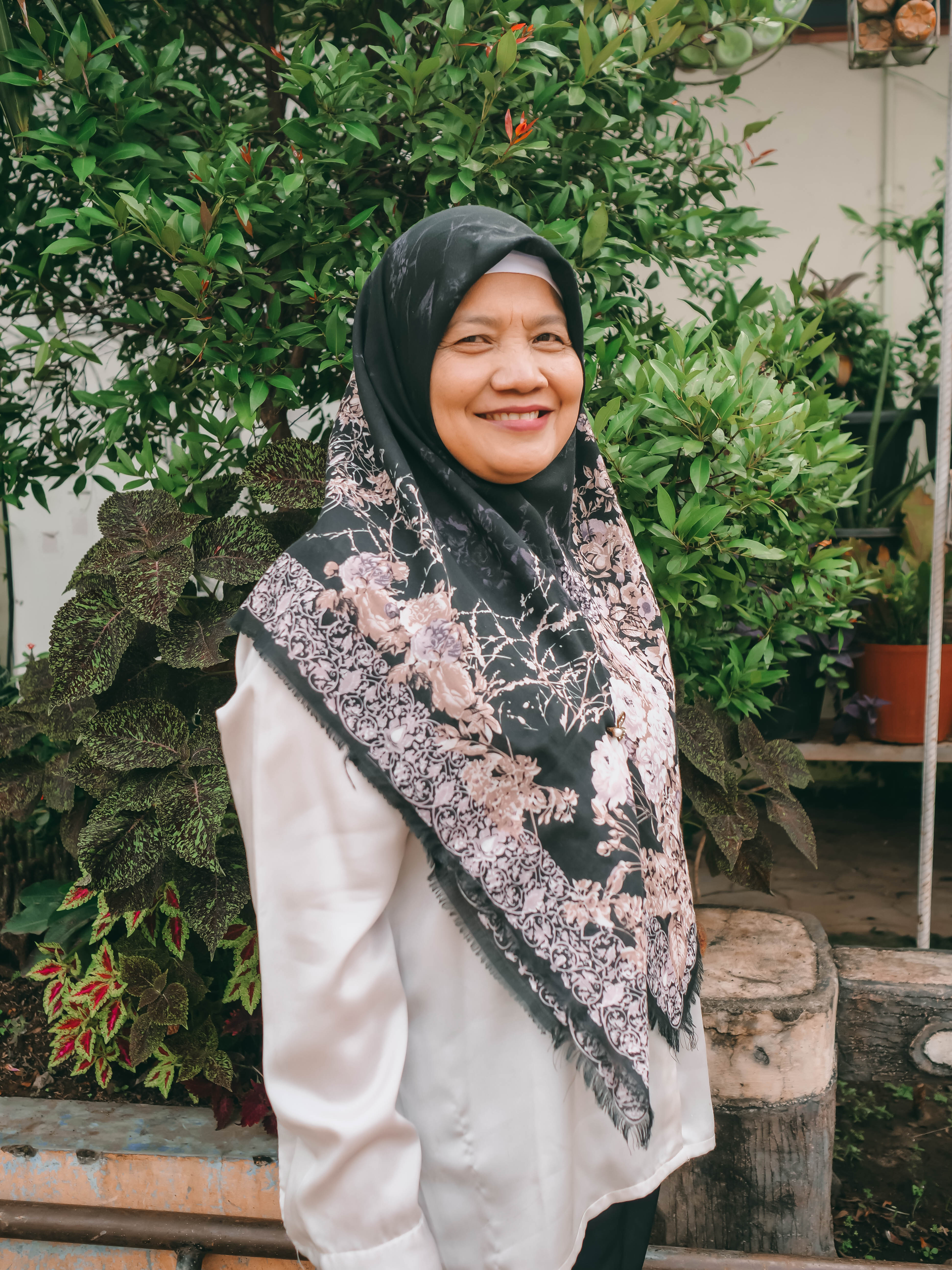 YAYAH SADHARIYAH, S.Pd